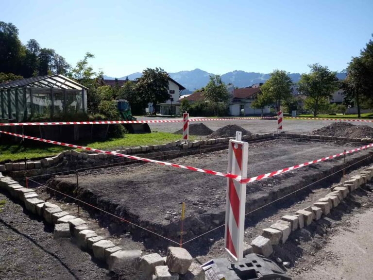 Bauarbeiten für den neuen Bouleplatz in Sonthofen